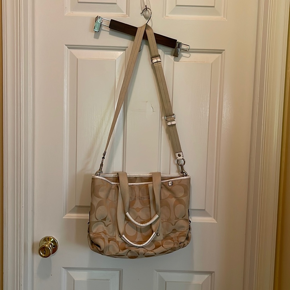 Coach Bag Clean Smoke & Pet Free